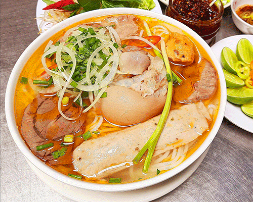 Vì Sao Bún Bò Huế Hạnh Luôn Đông Khách Suốt 35 Năm?